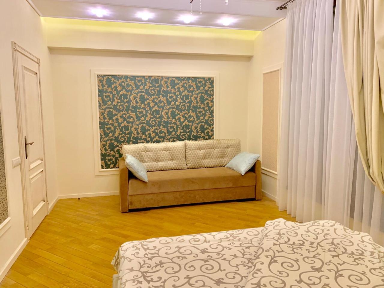 Two-Bedroom On Lesi Ukrainky Lviv Exterior photo